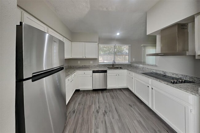 Building Photo - 10439 Lazy Meadows Dr