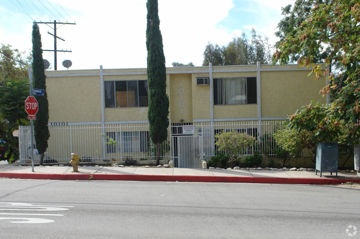 Foto del edificio - 10101 Tujunga Canyon Blvd