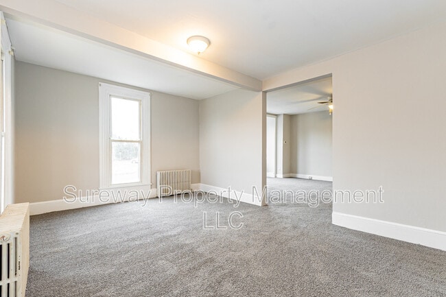 Foto del edificio - 238 N Main St