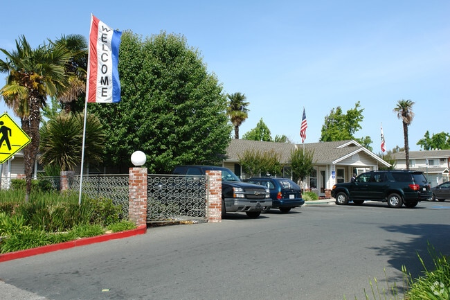 Building Photo - Clayton Crossing Apartments
