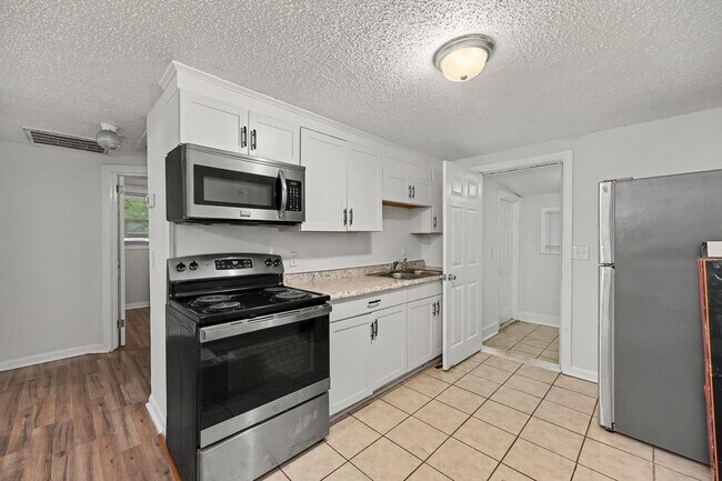 Foto del edificio - Comfortable 2BR / 1BA Home in Convenient North Charleston Location