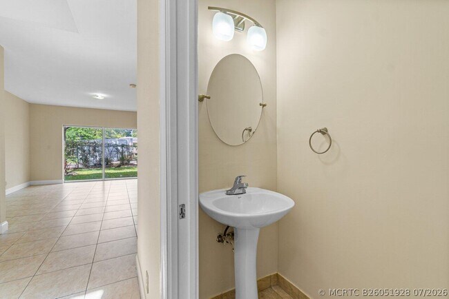 Building Photo - 809 Talia Cir