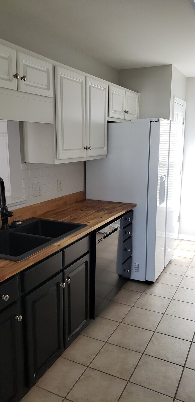 Foto del edificio - 804 Hitchcock Way