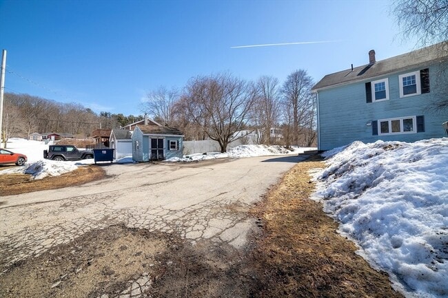 Building Photo - 5 Maple Ave