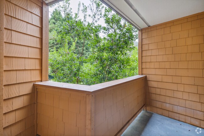 1BR , 1BA - 676SQFT - Serramonte Ridge