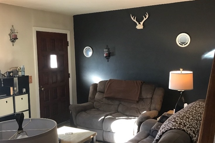 Living room (1st floor) - 364 McKenzie St N