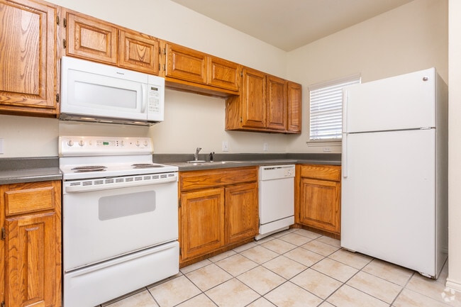 4BR, 2BA - 1442SF Kitchen - Hunters Glen Townhomes