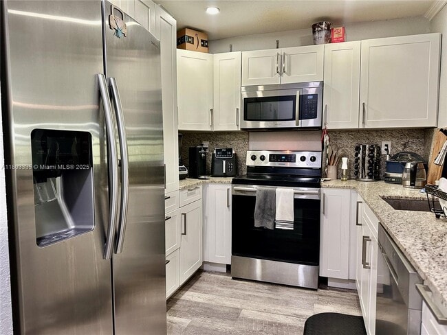 Building Photo - 15430 SW 82nd Ln