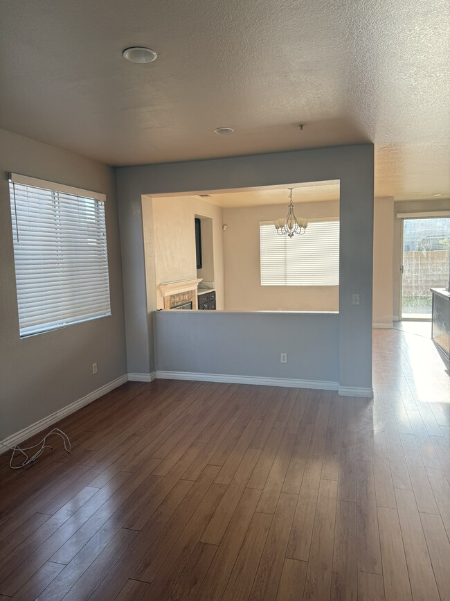 Foto del edificio - 5752 Tamarisk Way