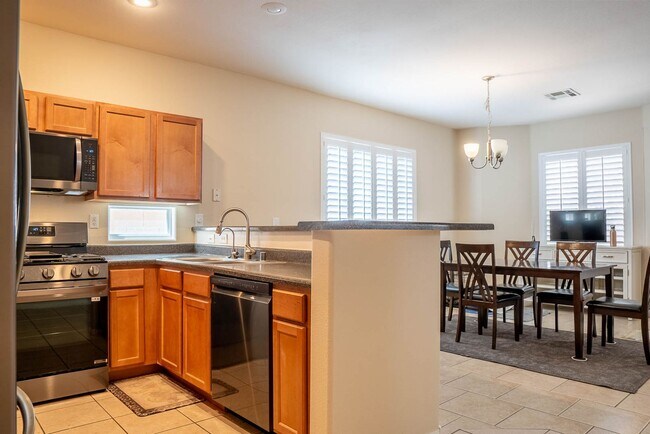 Foto del edificio - BEAUTIFUL 3BD/2.5BA HOME W/ LOFT!