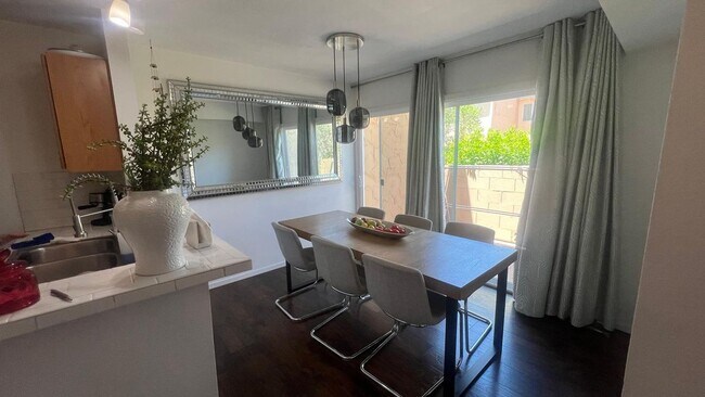 Foto del edificio - 8055 E Thomas Rd
