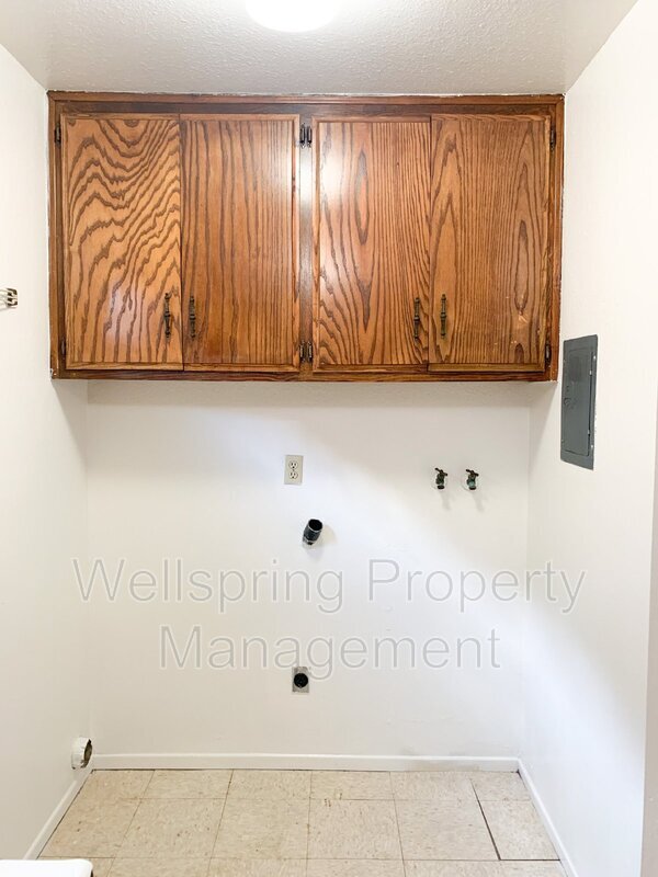 Foto del edificio - 515 E Ridgecrest Blvd