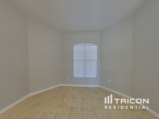 Foto del edificio - 12416 Aster Ave