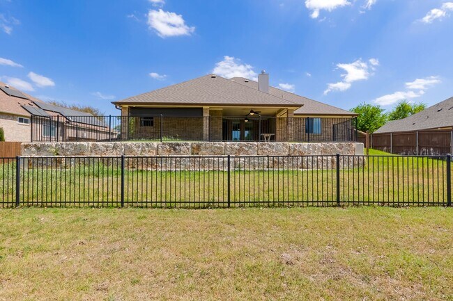 Foto del edificio - 7026 Chimney Hill Dr