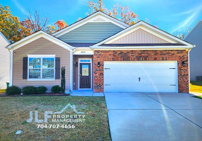Primary Photo - Must See 4 bed/2 bath Ranch Minutes Away f...