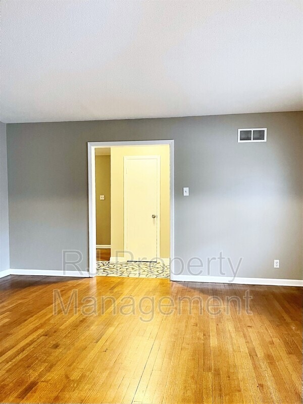 Building Photo - 3553 Clarke Rd