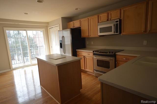 Building Photo - 27919 Hopkins Dr