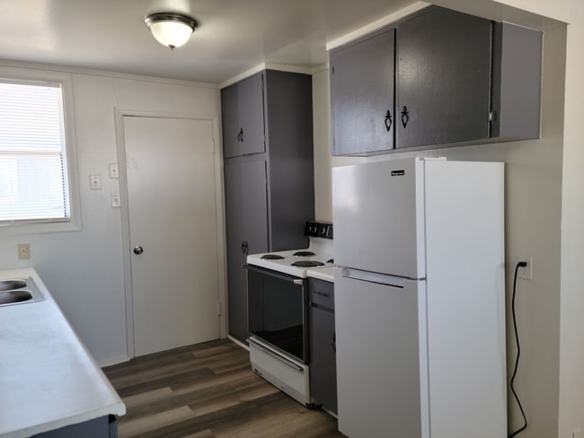 Building Photo - 2 bedroom condo in Overton
