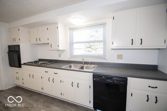 Foto del edificio - 8636 E Edgewood Ave