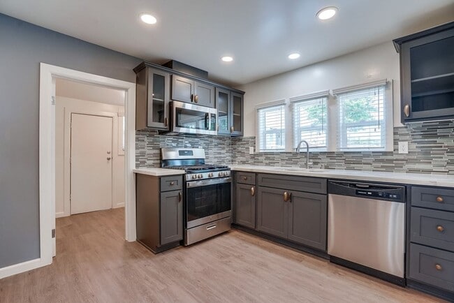 Photo - 627 W 92nd St Apartment