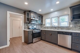 Building Photo - 627 W 92nd St