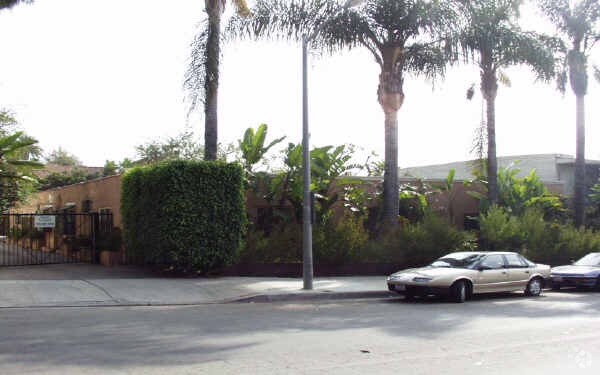Primary Photo - 1334-1336 N Laurel Ave