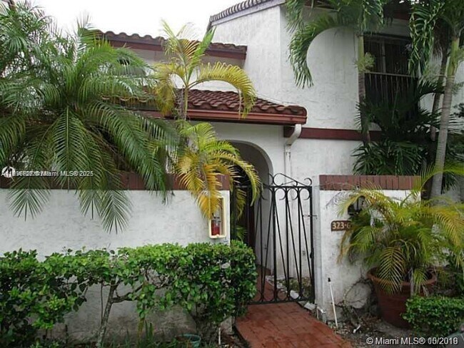 Foto del edificio - 323 Ives Dairy Rd