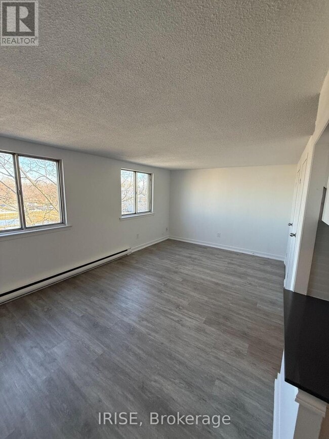 Building Photo - 7555 Goreway Dr