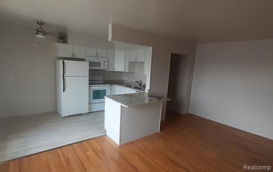 Foto del edificio - 4820 Briarwood Ave