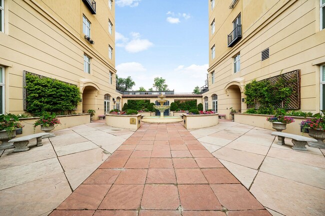 Building Photo - Exclusive 2BD, 2BA Condo with Stunning vie...