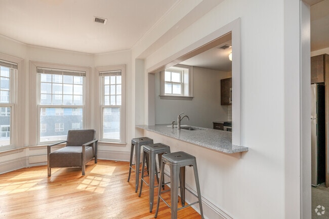 2BR, 1BA - 1,053SF - Dining Area - 900 East Fayette Group, LLC