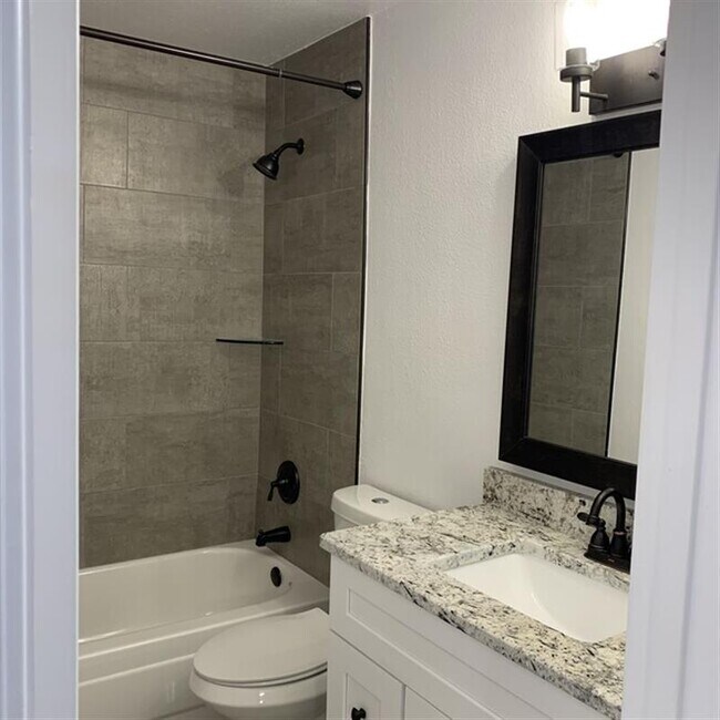 Foto del edificio - Sunny point Dr.