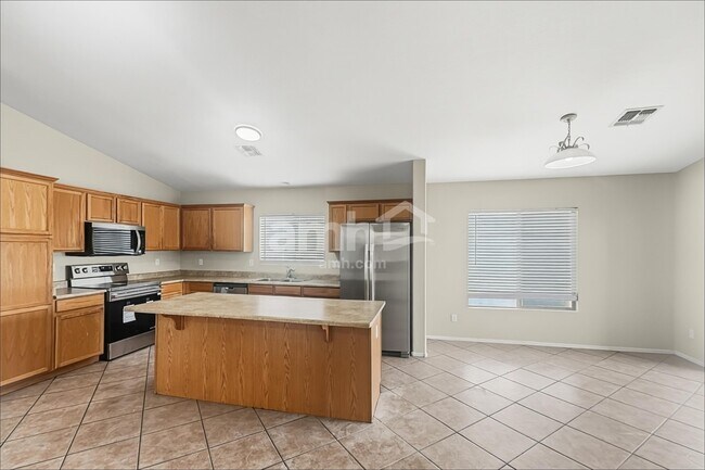 Foto del edificio - 17180 W Port Royale Ln