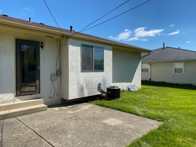 Foto del edificio - 1493 Bradshire Dr