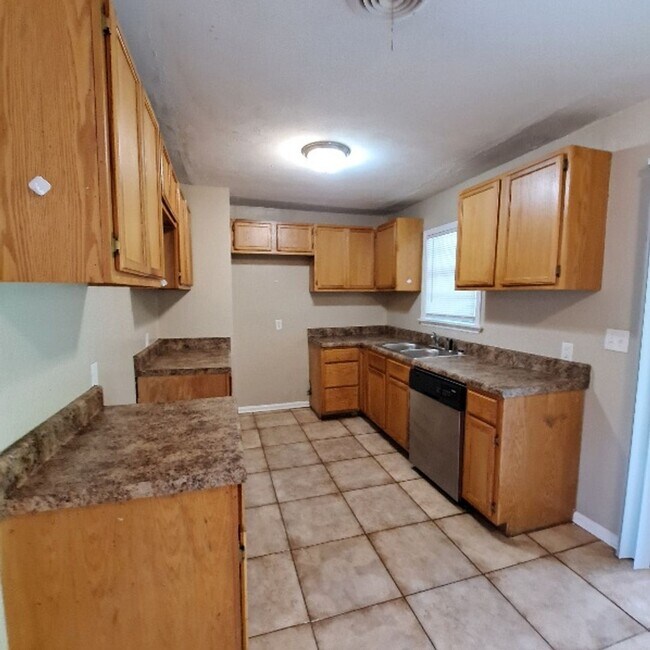 Foto del edificio - 5380 Blackwell St