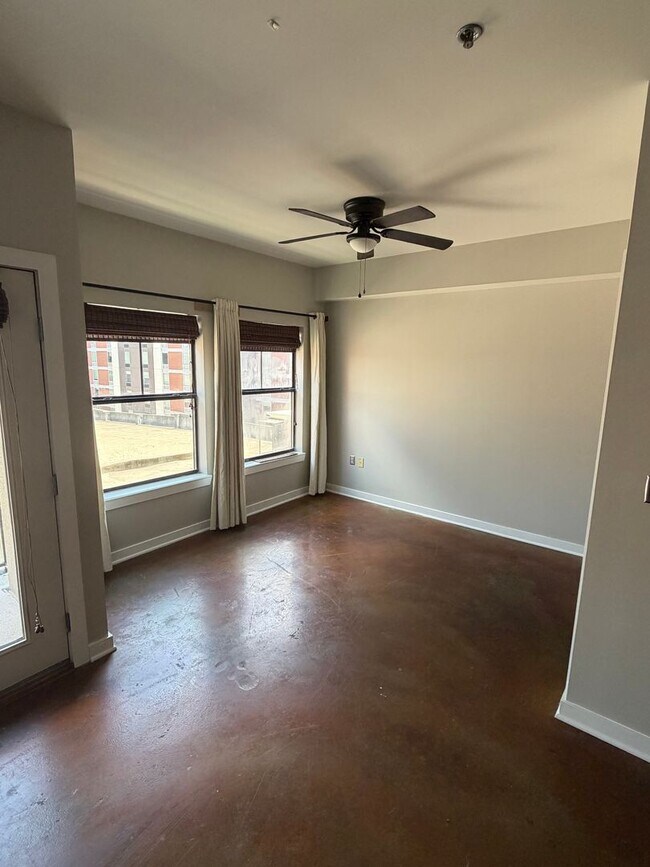 Foto del edificio - Modern One Bedroom Midtown Condo