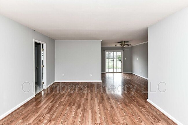 Building Photo - 310 E Staunton Ave