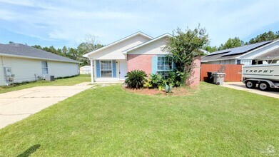 Building Photo - 424 Pine Crescent Way