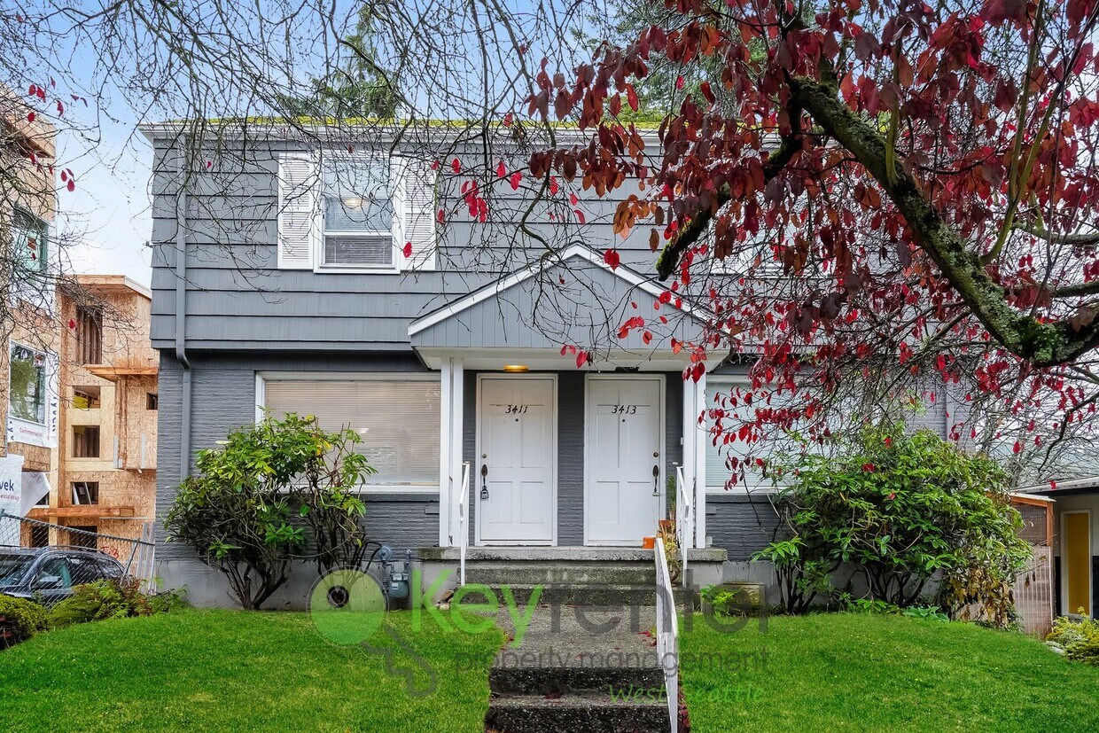 Foto principal - Two Bedroom Retreat with Hardwood Floors and Style