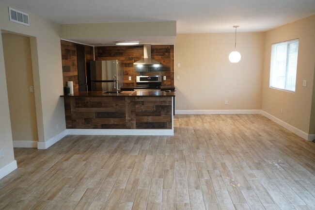 Foto del edificio - 2228 E Campbell Ave