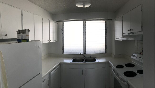 Building Photo - 1212 Punahou St