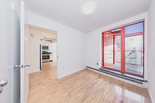 Foto del edificio - 190 E 7th St