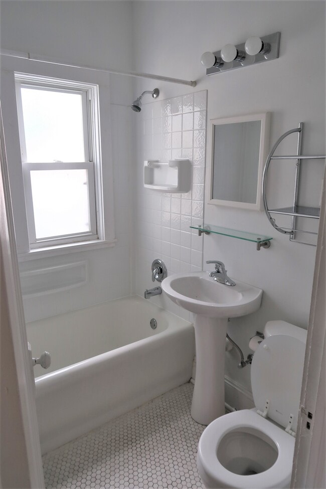 Building Photo - Gerald Manor