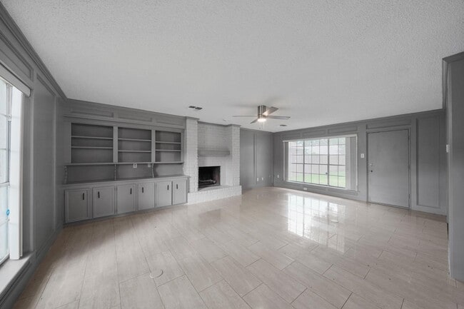 Building Photo - 3102 Hollow Cir