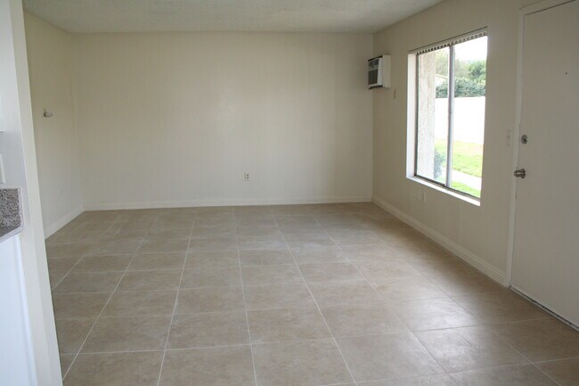 Building Photo - 5350 La Sierra Ave