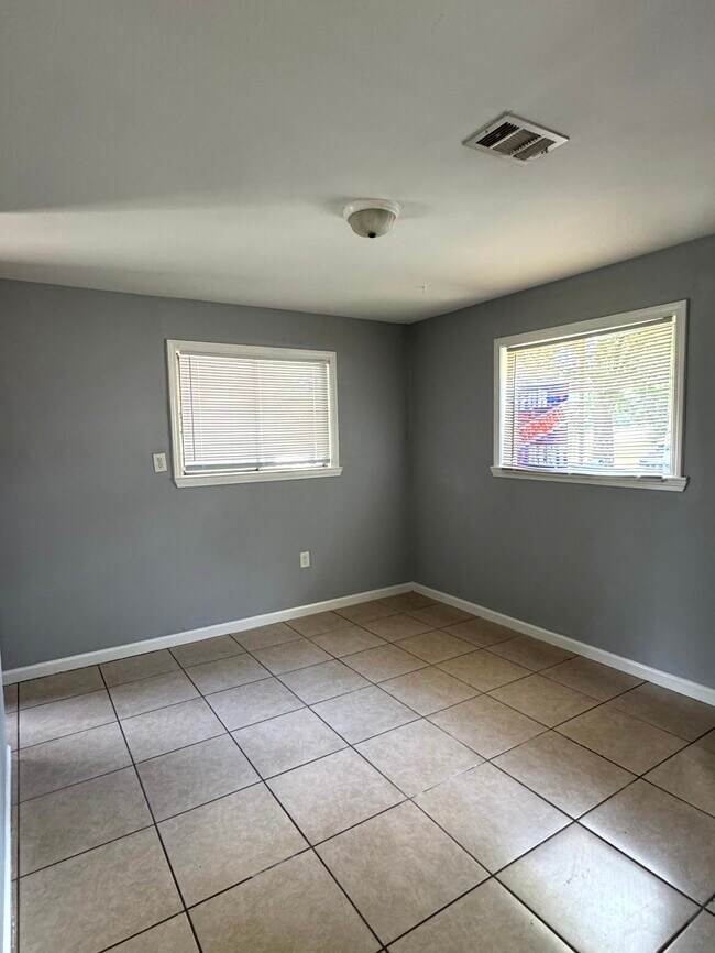 Building Photo - 8630 Corlett Dr