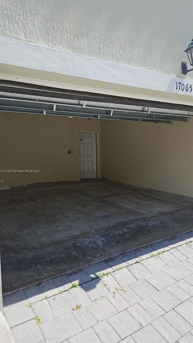Building Photo - 17065 SW 93rd St