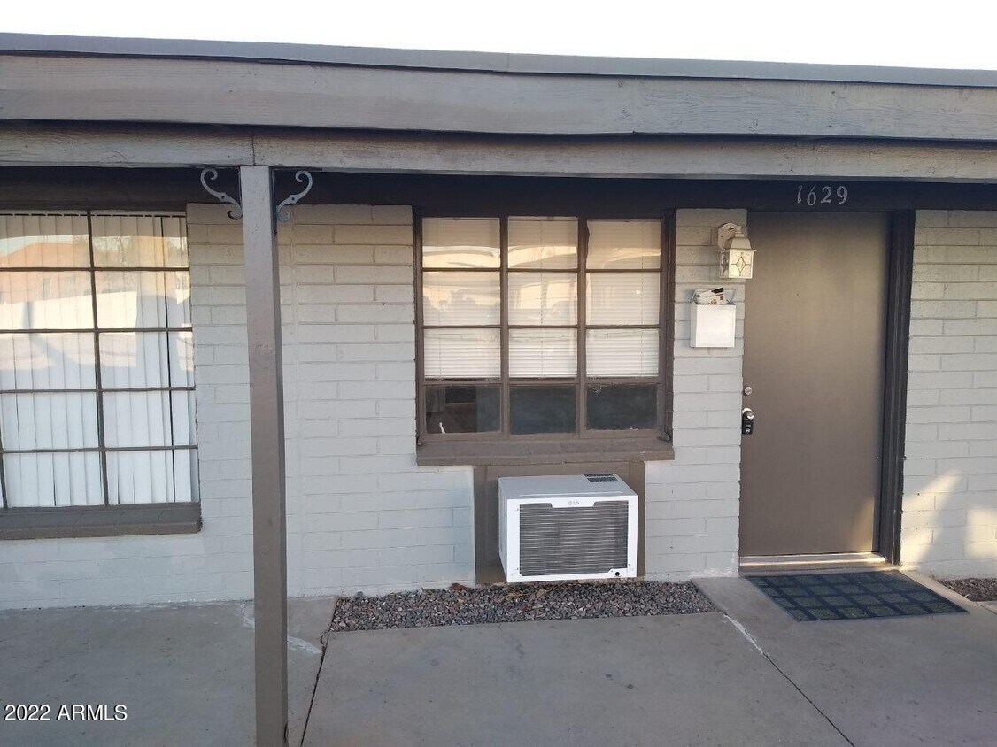 Foto principal - 1629 E Pinchot Ave