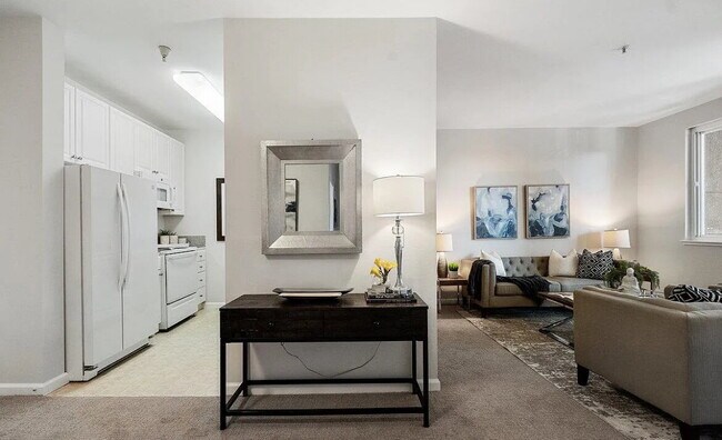 Foto del edificio - Built in 2002 with washer/dryer in the hom...