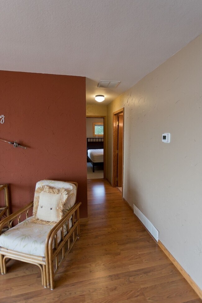 Building Photo - Furnished 2 Bedroom Home for Rent on Lake ...